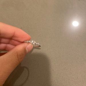 14k white gold and diamond ring